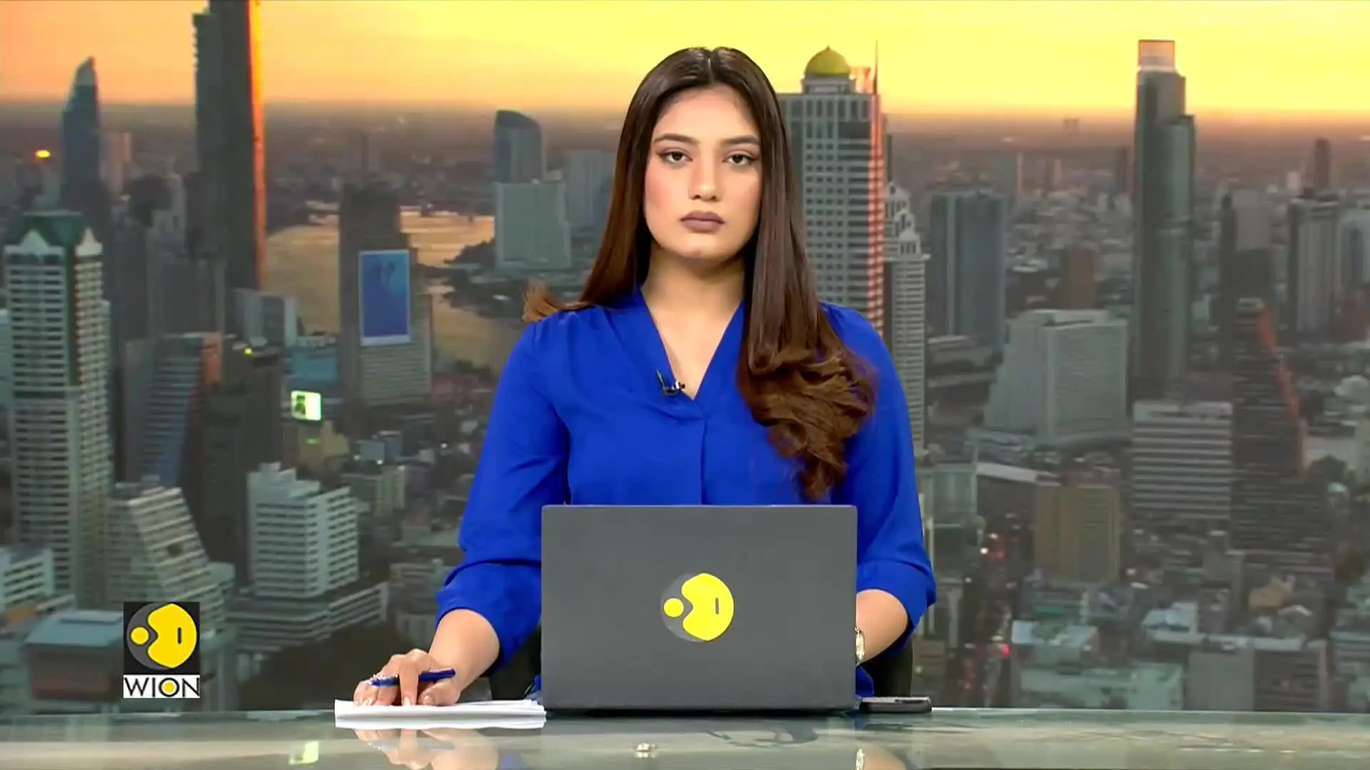 Trump Health Questions Resurface After Davos; Bruised Hands Seen During Davos Appearance 