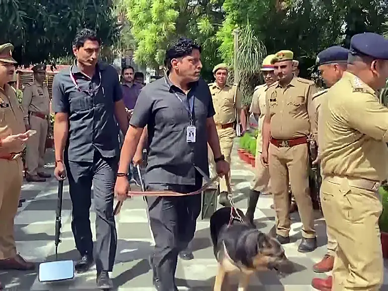 Noida schools receive bomb threat emails, days before Republic Day – Details here Noida schools receive bomb threat emails, days before Republic Day – Details here