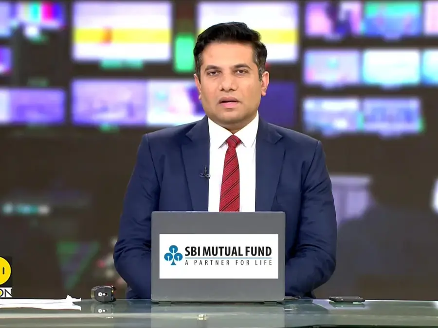 US Assembles Warships Near Iran 