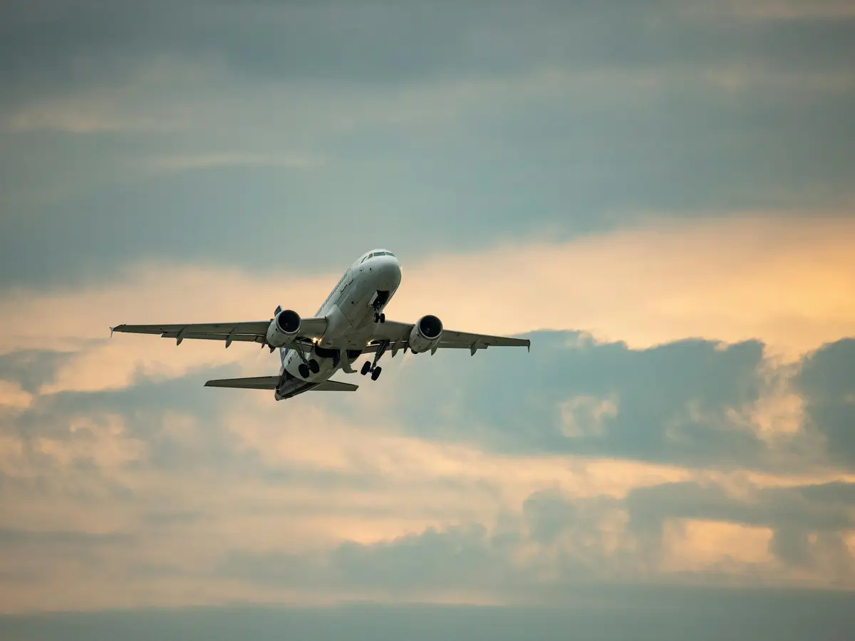 Airlines Cancel Middle East Flights Amid US-Iran Tensions