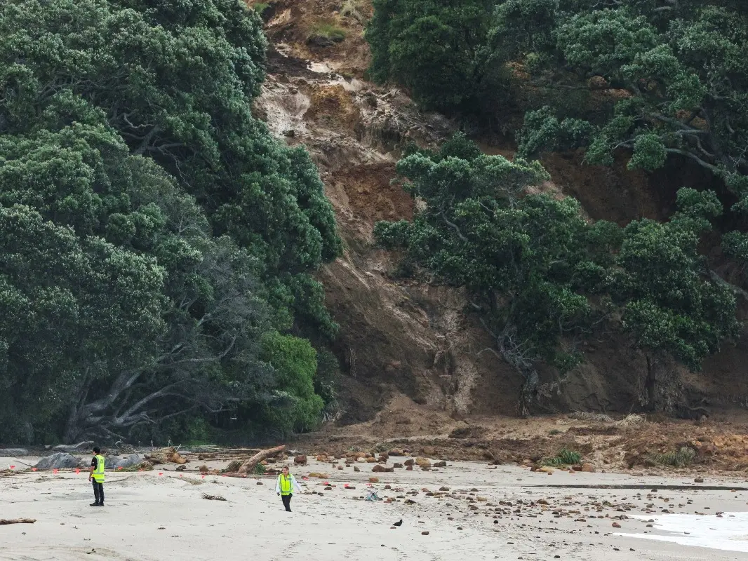 New Zealand ends rescue operations after deadly landslide, 6 presumed dead New Zealand ends rescue operations after deadly landslide, 6 presumed dead