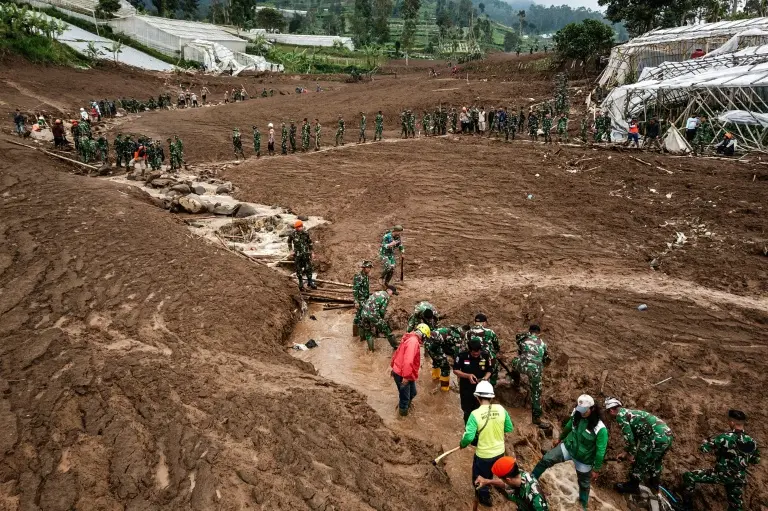 Indonesia landslide: Death toll rises to 17 as search for missing continues