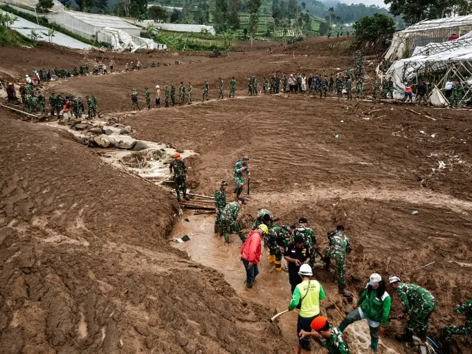 Indonesia landslide: Death toll rises to 17 as search for missing continues Indonesia landslide: Death toll rises to 17 as search for missing continues