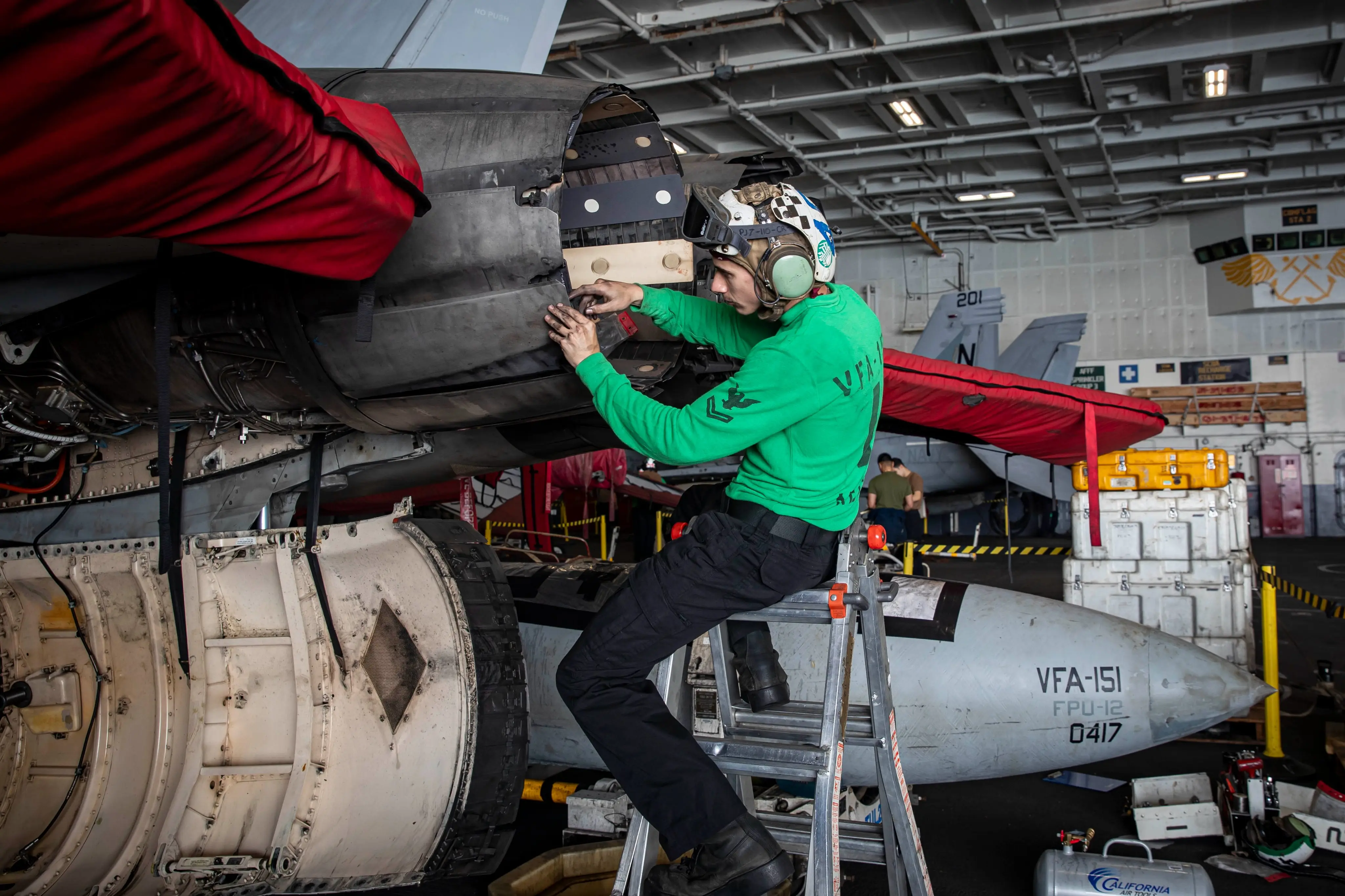 USS Abraham Lincoln aircraft carrier arrives in Middle East amid Iran tensions