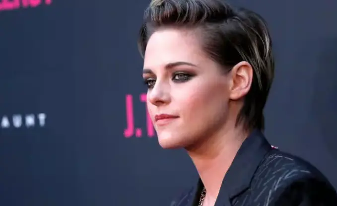 Kristen Stewart says it’s worse for female actors: 'They 'get treated like s***'