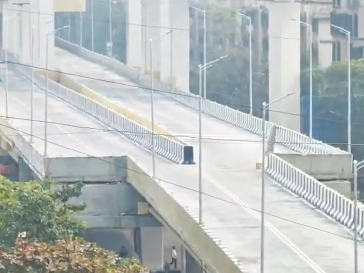 Video | „Technisches Wunderwerk“: Vier Fahrspuren werden auf einer ...