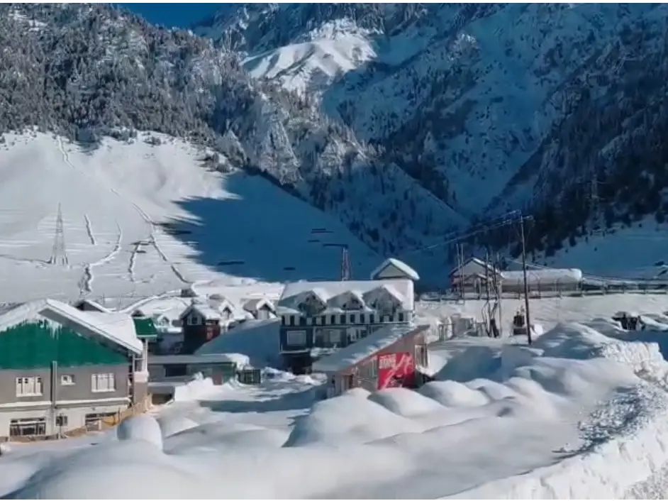 J&K: Sonmarg avalanche leaves area unharmed; authorities issue weather and travel advisory J&K: Sonmarg avalanche leaves area unharmed; authorities issue weather and travel advisory