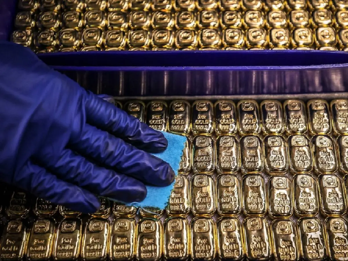 Gold surges past $5,500, silver tops $120 amid Iran tensions, US Fed pause and weakening dollar Gold surges past $5,500, silver tops $120 amid Iran tensions, US Fed pause and weakening dollar
