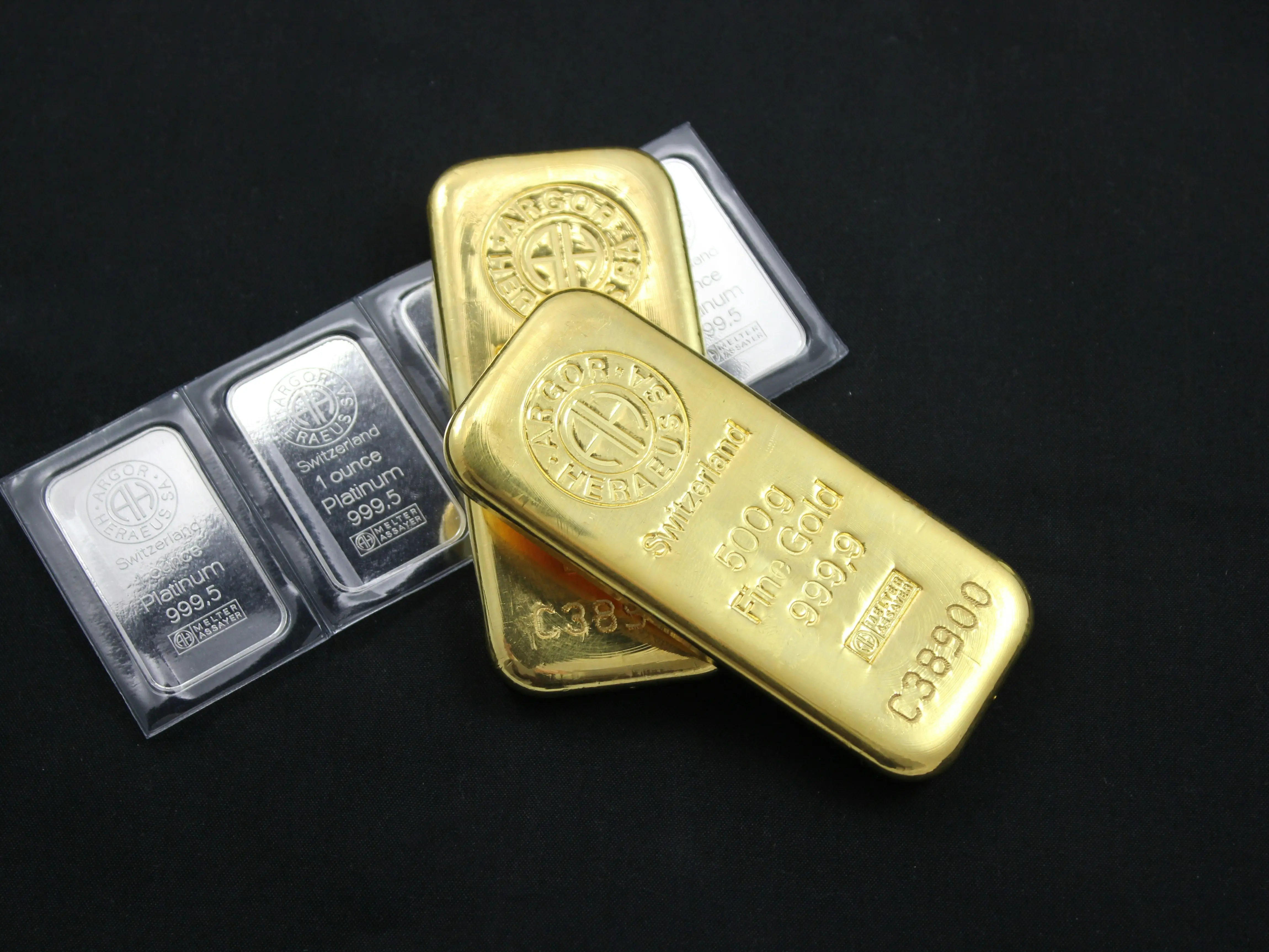 Gold and silver prices fall after historic rally: What is causing flash crash? Gold and silver prices fall after historic rally: What is causing flash crash?