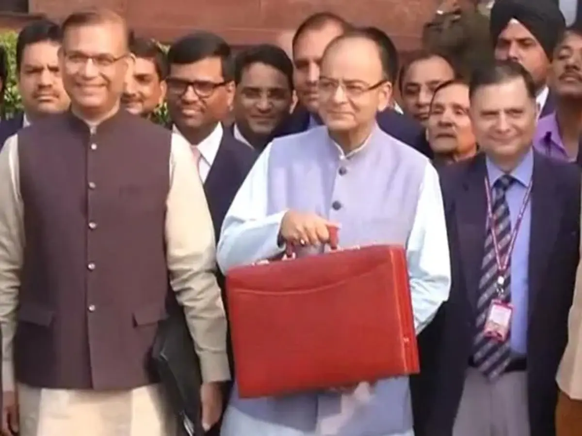 How was budget papers carried earlier?