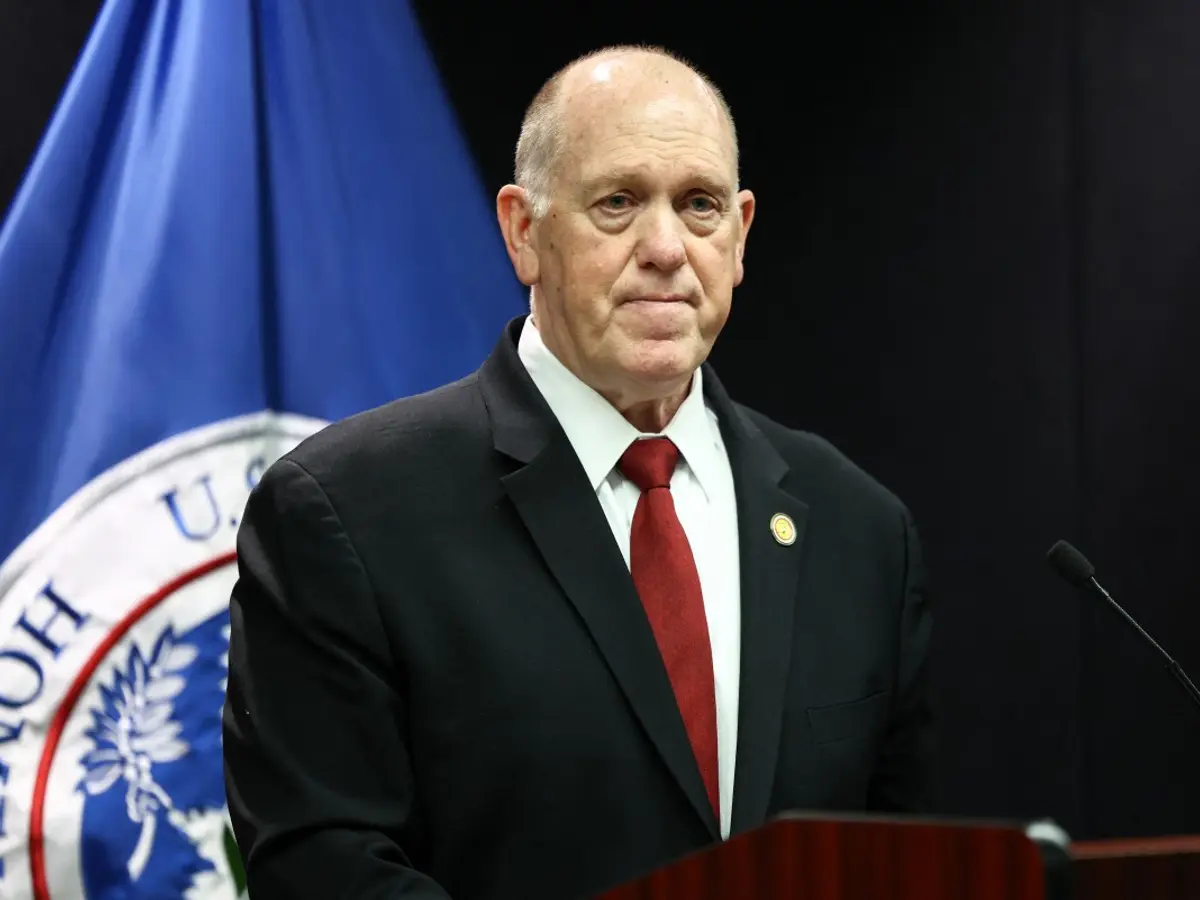 Tom Homan kündigt den sofortigen Abzug von 700 Einwanderungsbeamten in ...