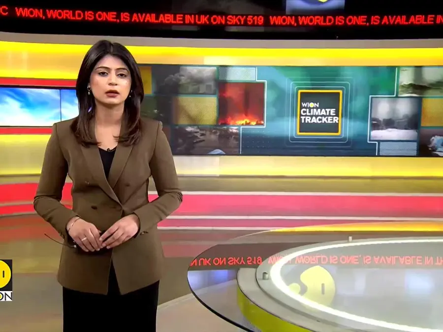 House Collapses Into Sea in Buxton, North Carolina Amid High Tides and Waves 