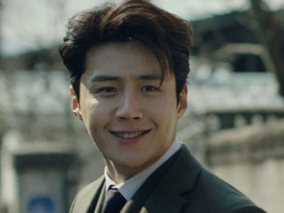 Kim Seon Ho upcoming play INTERVAL sold out amid tax evasion allegations Kim Seon Ho upcoming play INTERVAL sold out amid tax evasion allegations