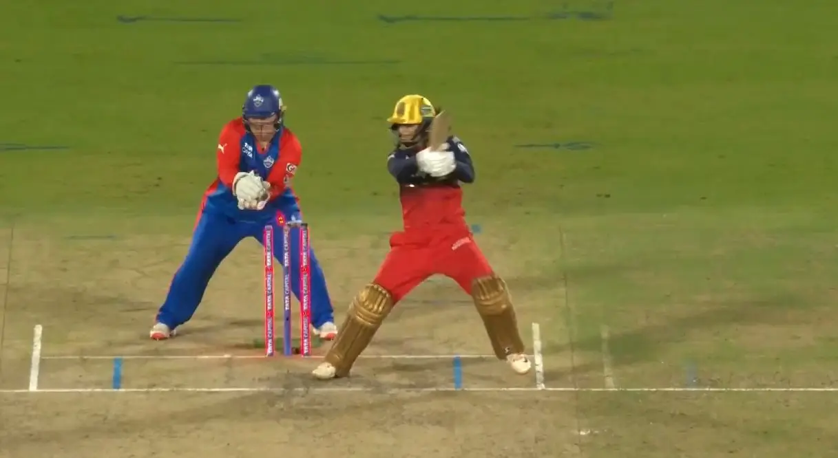WPL 2026 | WATCH - RCB's winning hit creates confusion before lifting second title