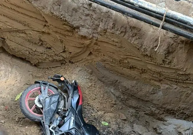After Noida incident, Delhi biker dies falling into uncovered pit in Janakpuri