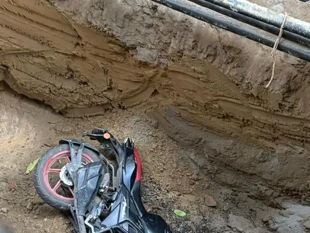 After Noida incident, Delhi biker dies falling into uncovered pit in Janakpuri After Noida incident, Delhi biker dies falling into uncovered pit in Janakpuri