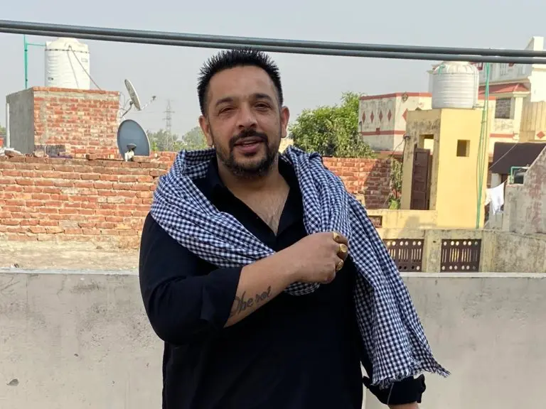 Video | AAP leader Lucky Oberoi shot dead outside gurdwara in Punjab's Jalandhar Video | AAP leader Lucky Oberoi shot dead outside gurdwara in Punjab's Jalandhar
