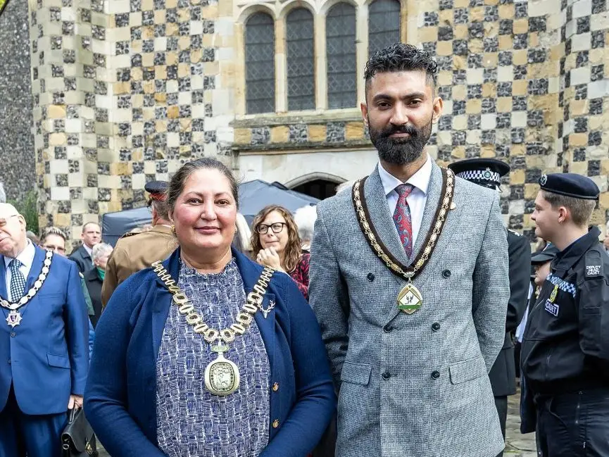 UK: Pakistani-origin former mayor ‘assists’ her son, 41, in erasing evidence of ‘rape with minor’ UK: Pakistani-origin former mayor ‘assists’ her son, 41, in erasing evidence of ‘rape with minor’