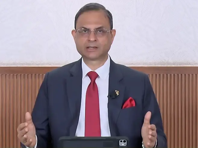 RBI to stay out of rupee moves, step in only during excessive volatility: Governor Malhotra RBI to stay out of rupee moves, step in only during excessive volatility: Governor Malhotra