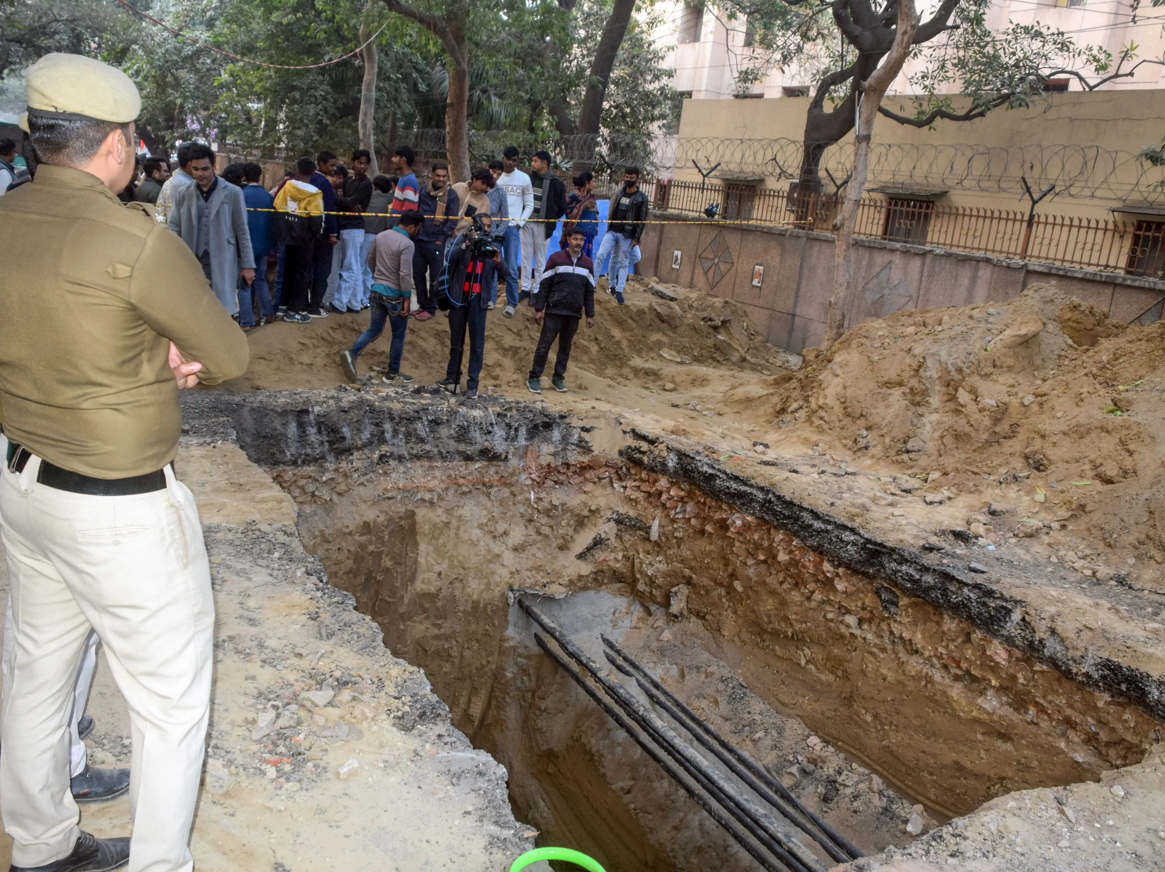 Delhi police arrest sub-contractor day after biker falls to death into Janakpuri’s uncovered pit Delhi police arrest sub-contractor day after biker falls to death into Janakpuri’s uncovered pit