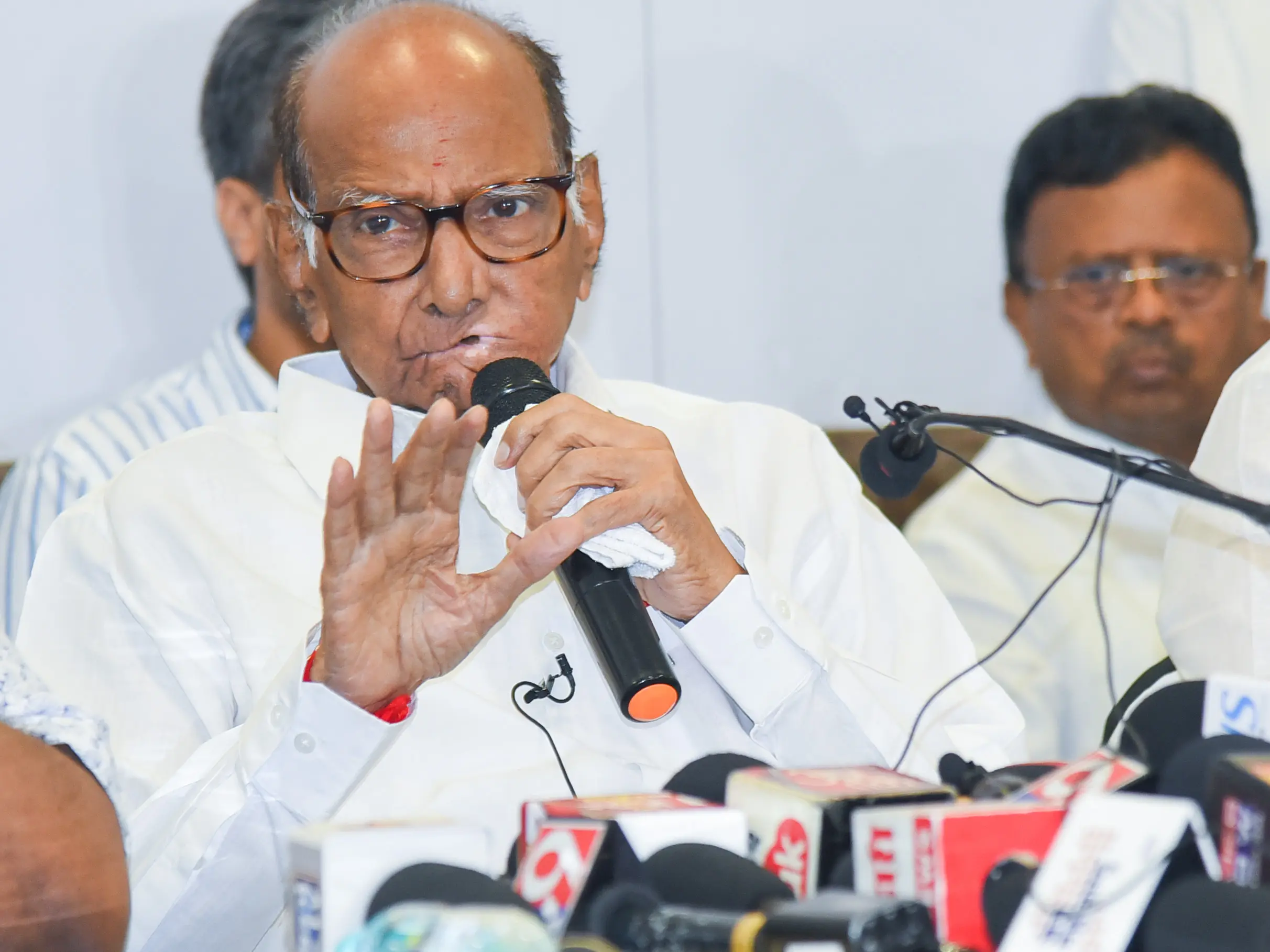 NCP chief Sharad Pawar admitted to hospital after complaining of breathing issues NCP chief Sharad Pawar admitted to hospital after complaining of breathing issues