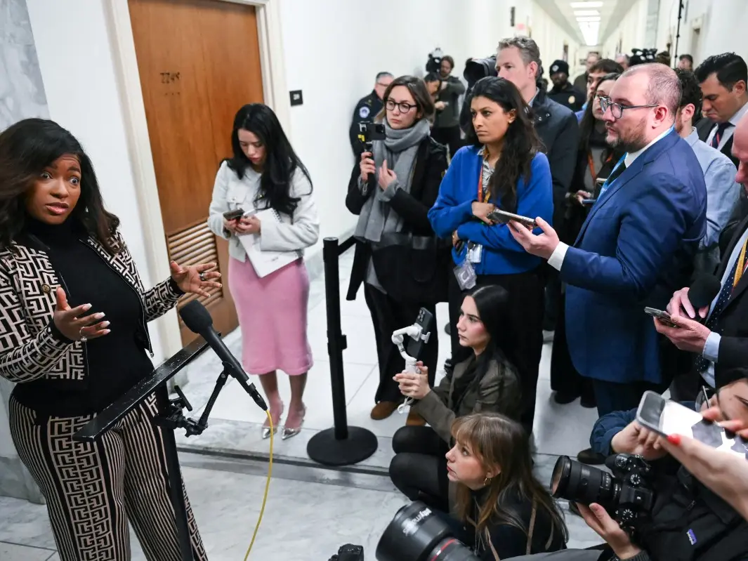 Jeffrey Epstein associate, Ghislaine Maxwell, refuses to testify before Congress, cites Fifth Amendment Jeffrey Epstein associate, Ghislaine Maxwell, refuses to testify before Congress, cites Fifth Amendment