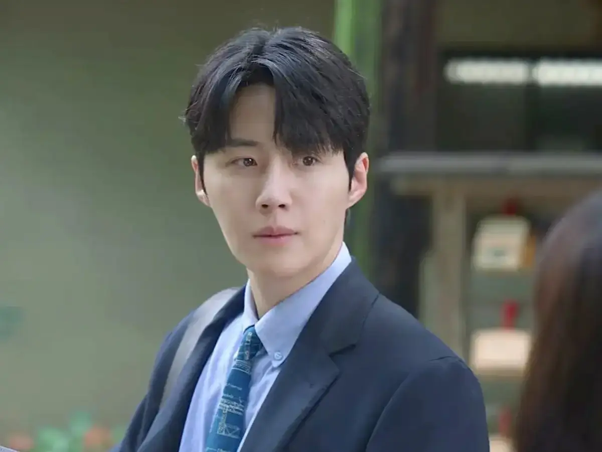 Amid tax evasion allegations, South Korean actor Kim Seon Ho rehearses for upcoming stage play