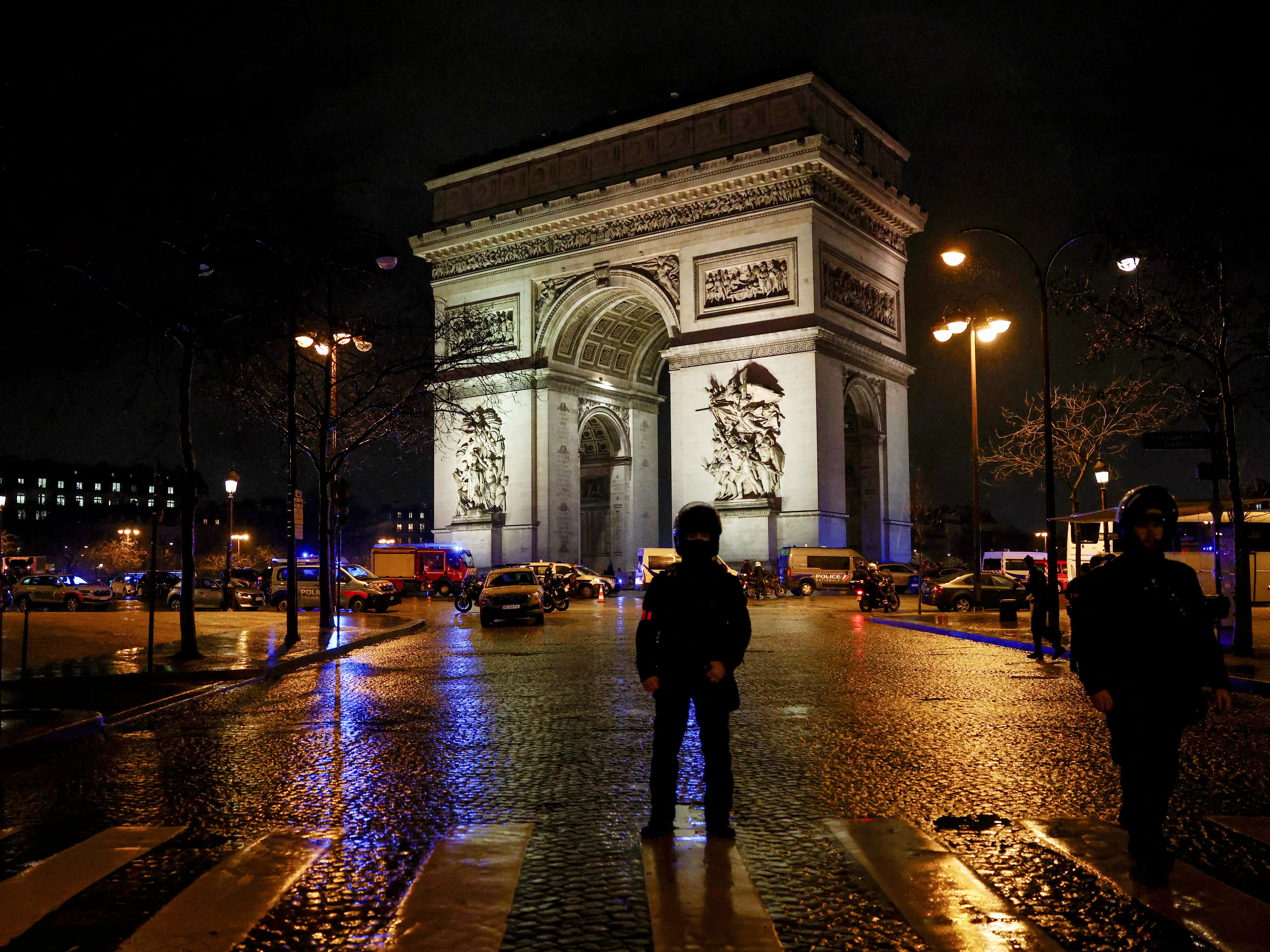Paris knife attack: French police fatally shoot alleged terrorist at Arc de Triomphe Paris knife attack: French police fatally shoot alleged terrorist at Arc de Triomphe
