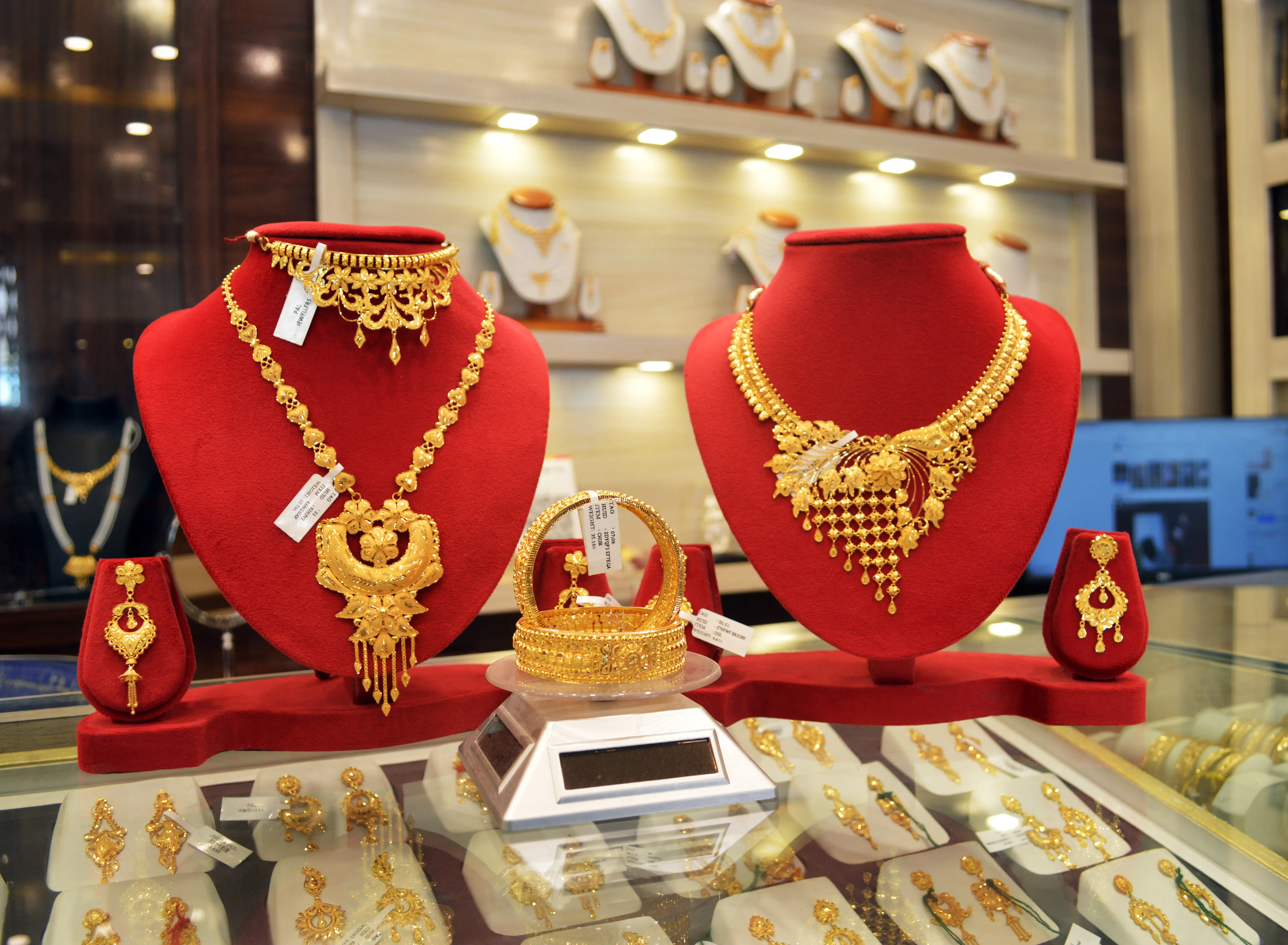 Bank staffer in Bengaluru steals 2.7 kg gold from locker to finance gambling