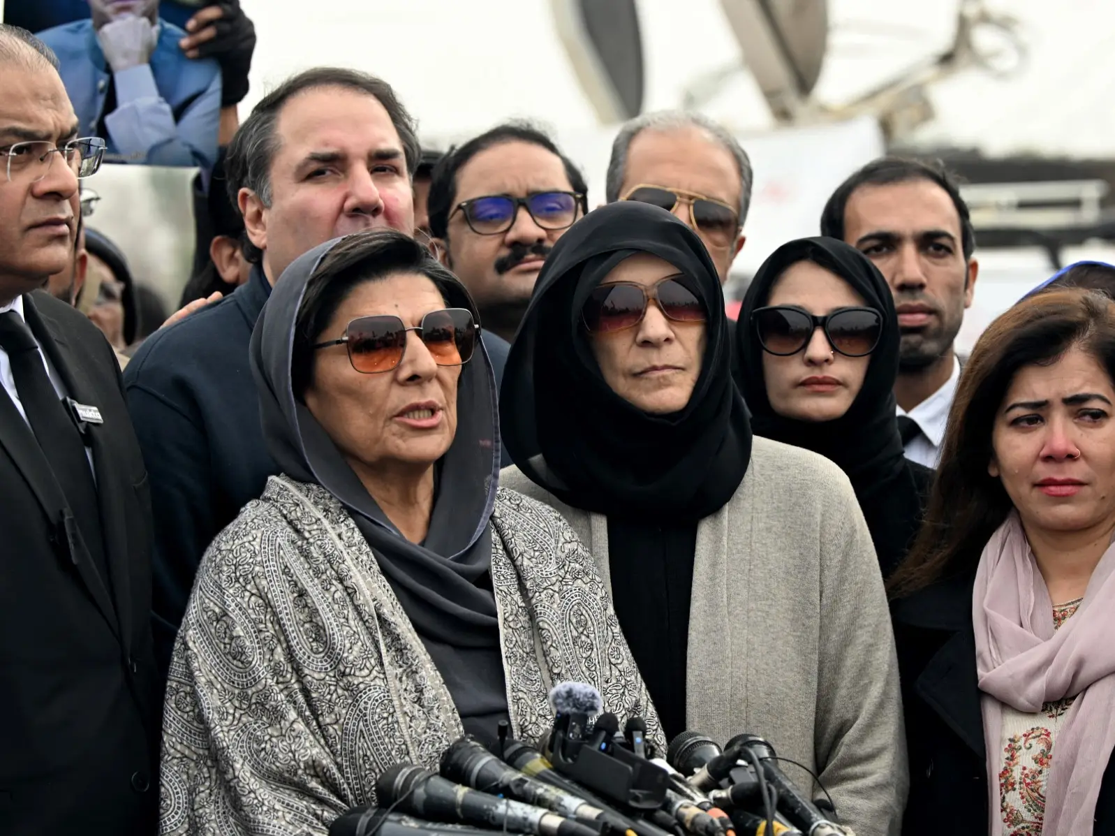 Mohsin Naqvi threatening Imran Khan’s sisters? Fresh allegations on ‘Asim Munir regime’ Mohsin Naqvi threatening Imran Khan’s sisters? Fresh allegations on ‘Asim Munir regime’