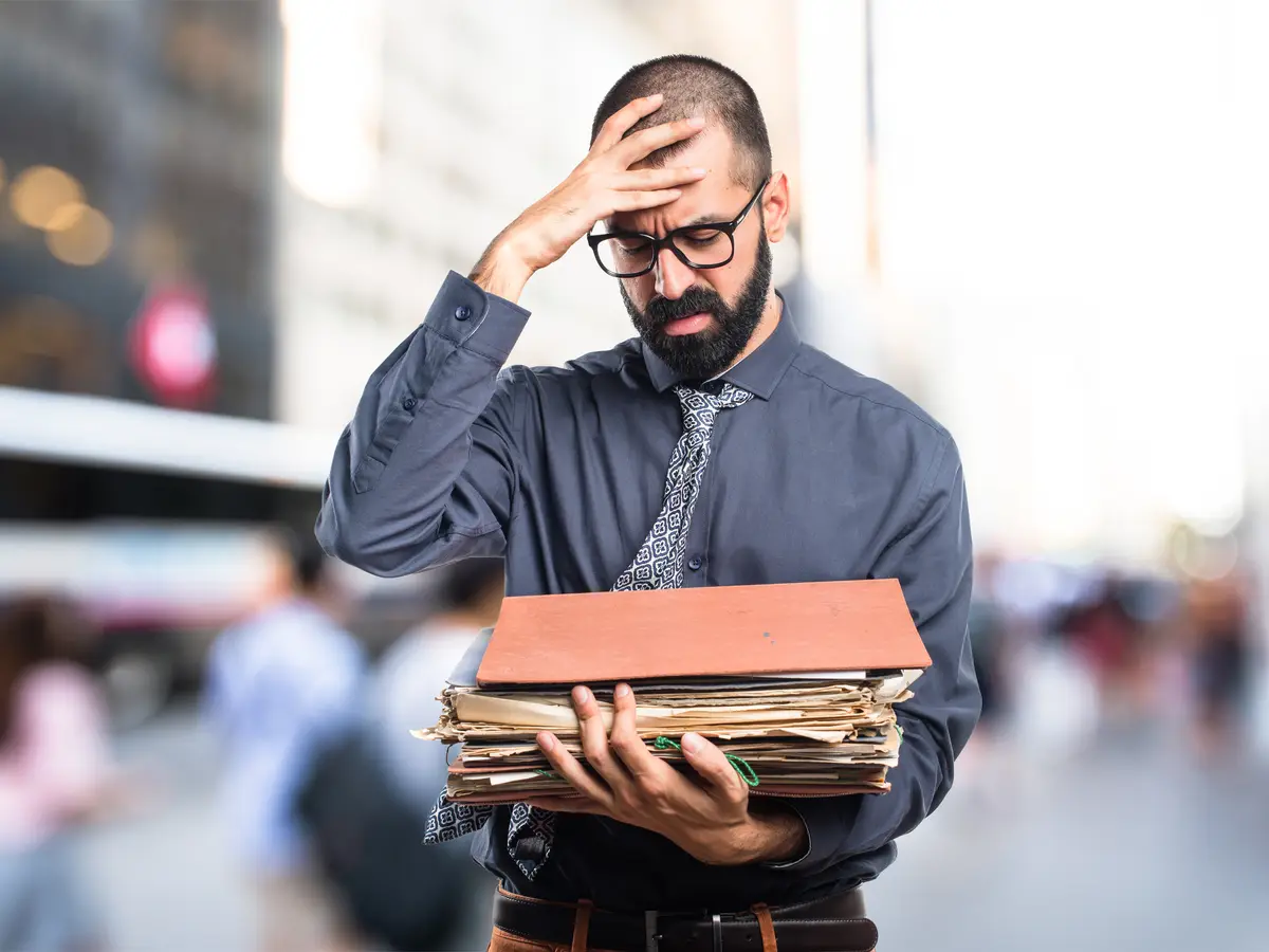 UK Jobless Stalls, BOE Faces Inflation-Growth Dilemma