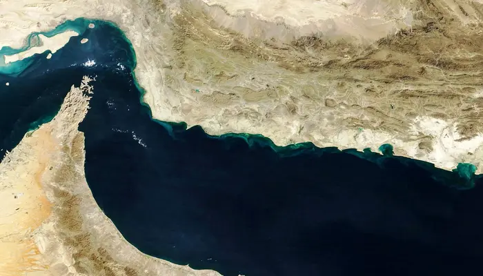 Who controls the Strait of Hormuz - Iran, US or International Law?