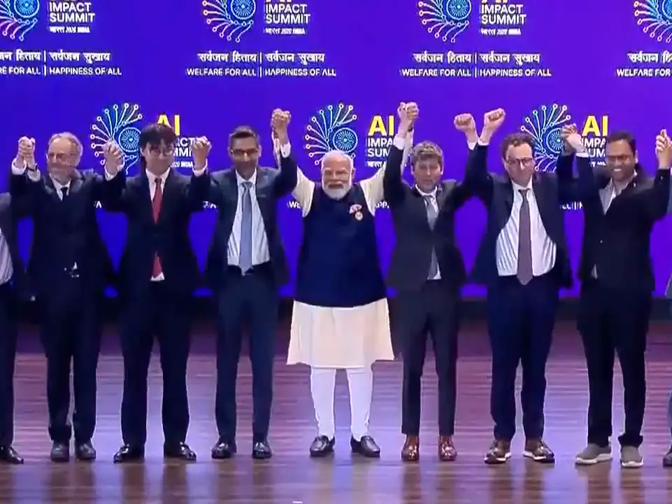 Cold war on stage? OpenAI, Anthropic CEOs avoid holding hands in PM Modi's group photo at India AI Summit | WATCH Cold war on stage? OpenAI, Anthropic CEOs avoid holding hands in PM Modi's group photo at India AI Summit | WATCH