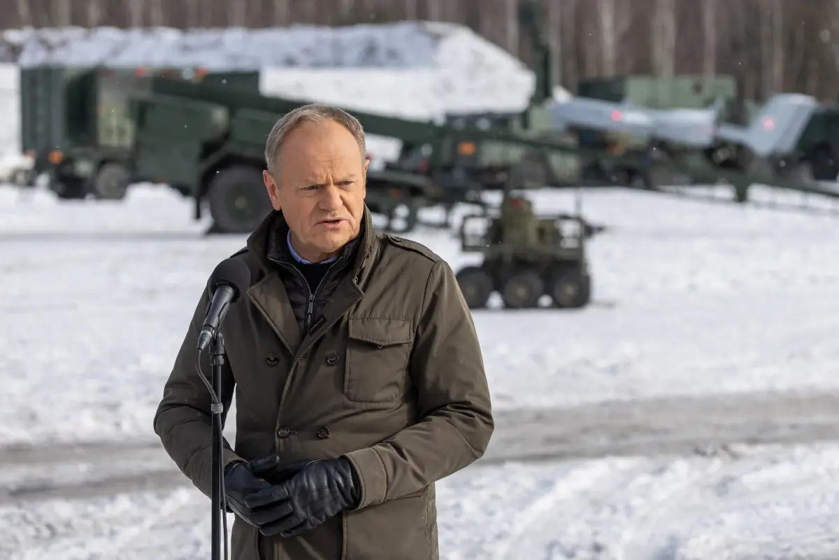 Donald Tusk urges citizens to leave Iran immediately warns of “Very Real” war risk
