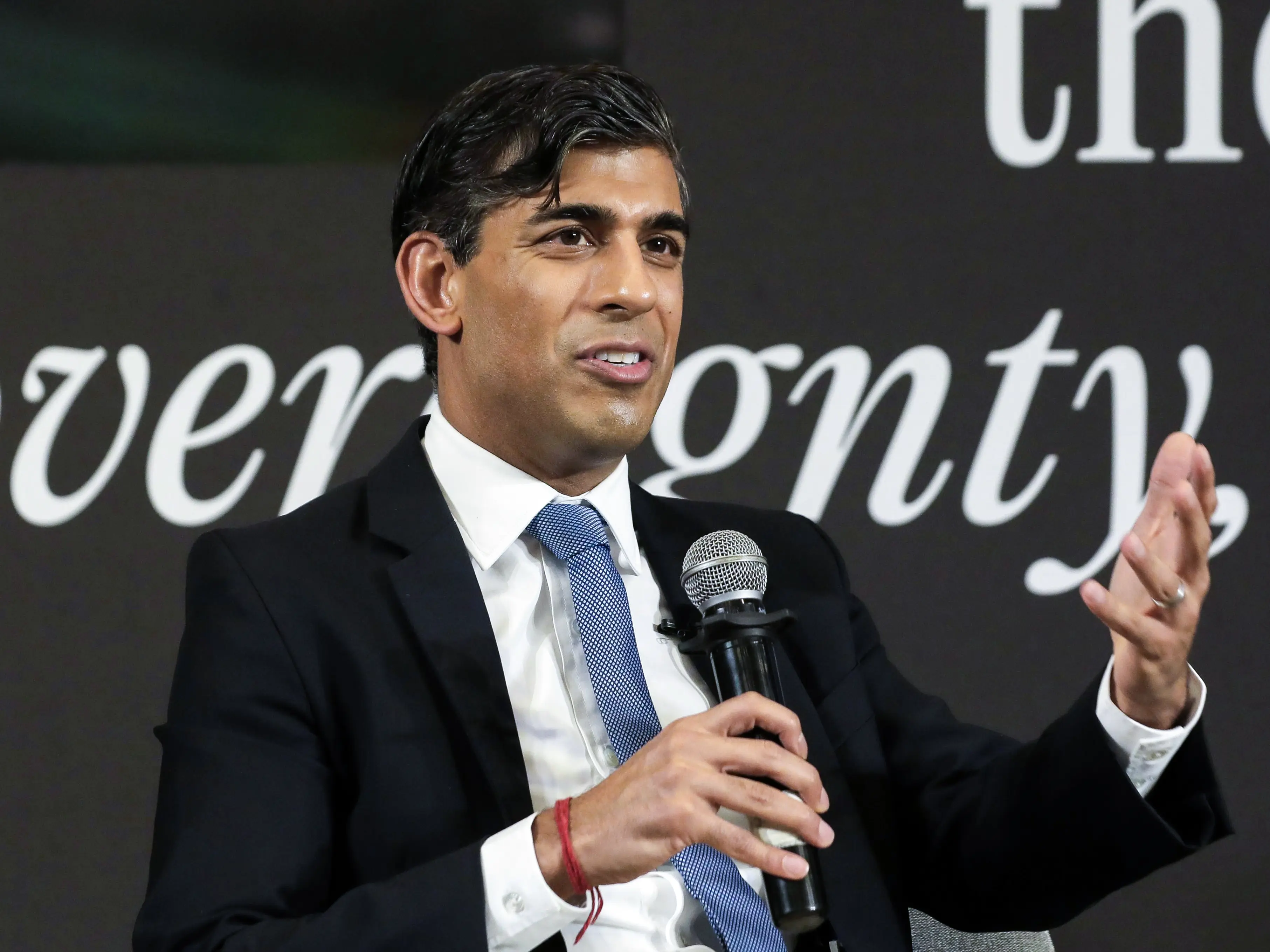India's 'son-in-law' Rishi Sunak says 'AI can do many things, but can't fix Delhi’s traffic'. Viral video HERE India's 'son-in-law' Rishi Sunak says 'AI can do many things, but can't fix Delhi’s traffic'. Viral video HERE