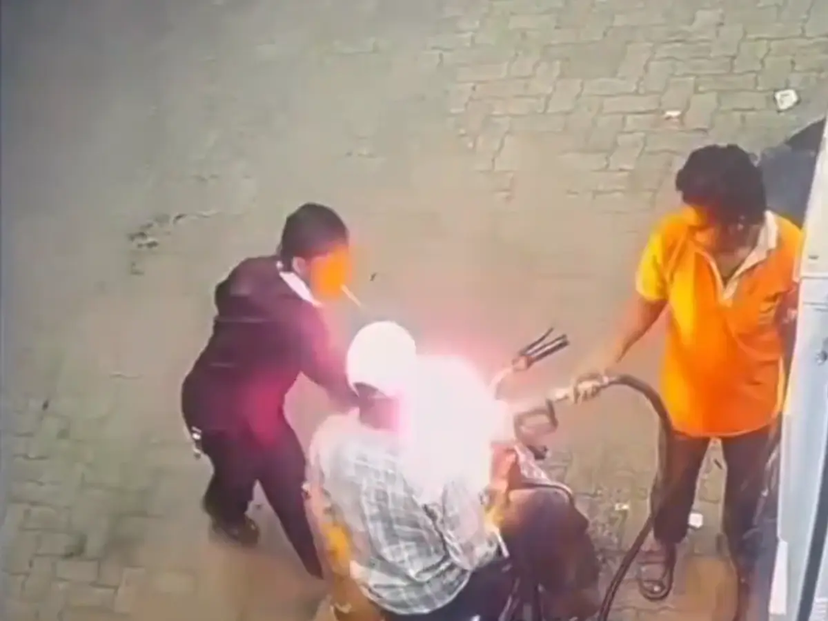 Asked not to smoke at petrol pump, youth sets bike & fuel nozzle ablaze in ...