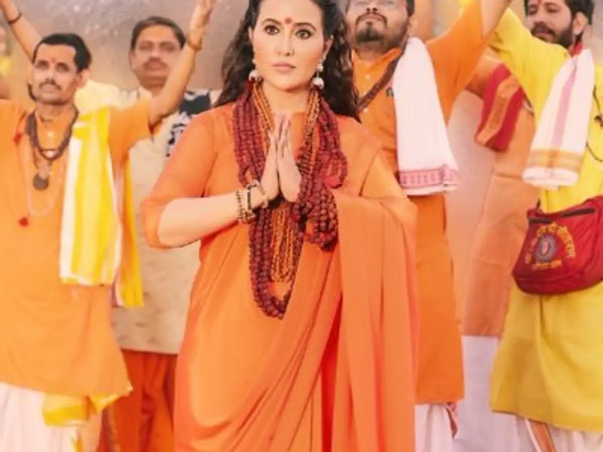 From Boardroom To Studio Why Netizens Are Convinced Amruta Fadnavis Is from-boardroom-to-studio-why-netizens-are-convinced-amruta-fadnavis-is
