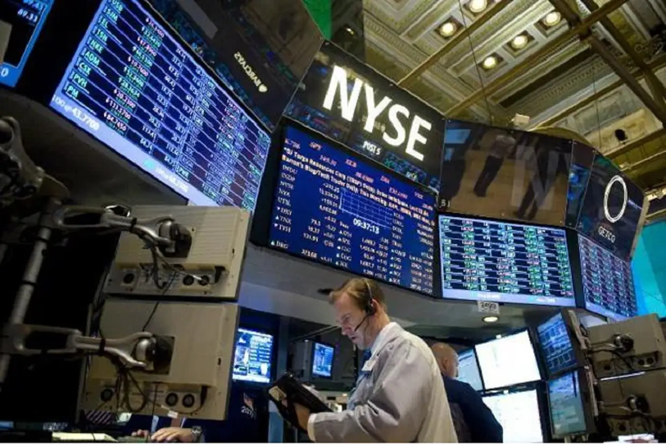 US stocks rise after Supreme Court rules against Trump’s sweeping tariffs