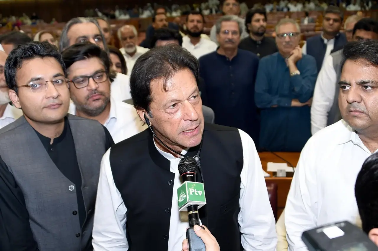 Why former captains, indcluding Gavaskar and Kapil, wrote letter of support for Imran Khan to Pak government