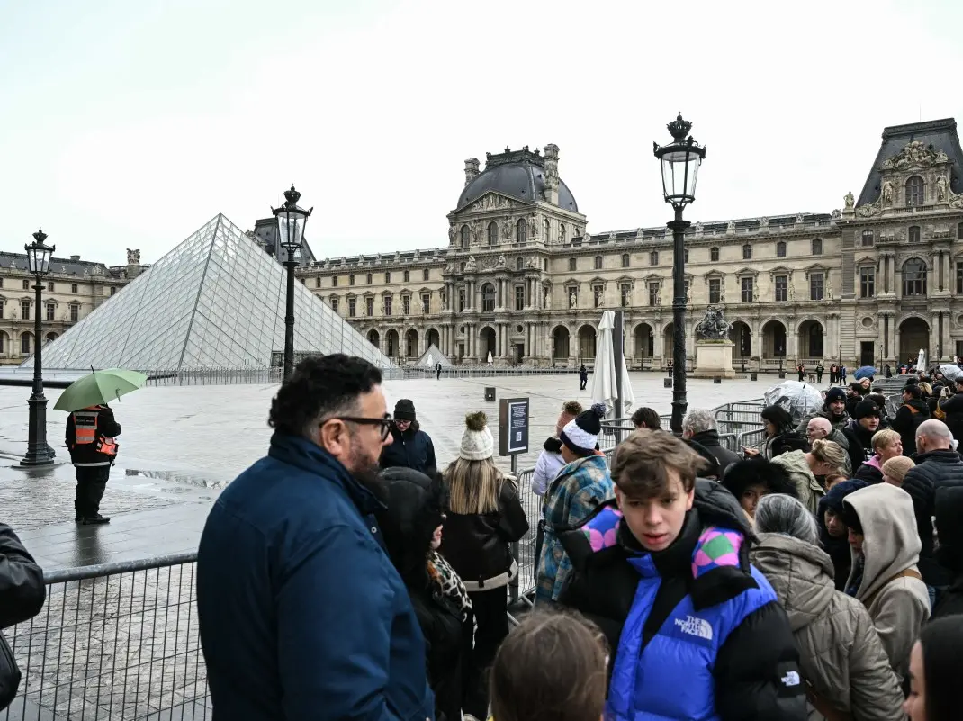 Louvre museum director resigns after ‘heist of the century’. Details inside Louvre museum director resigns after ‘heist of the century’. Details inside