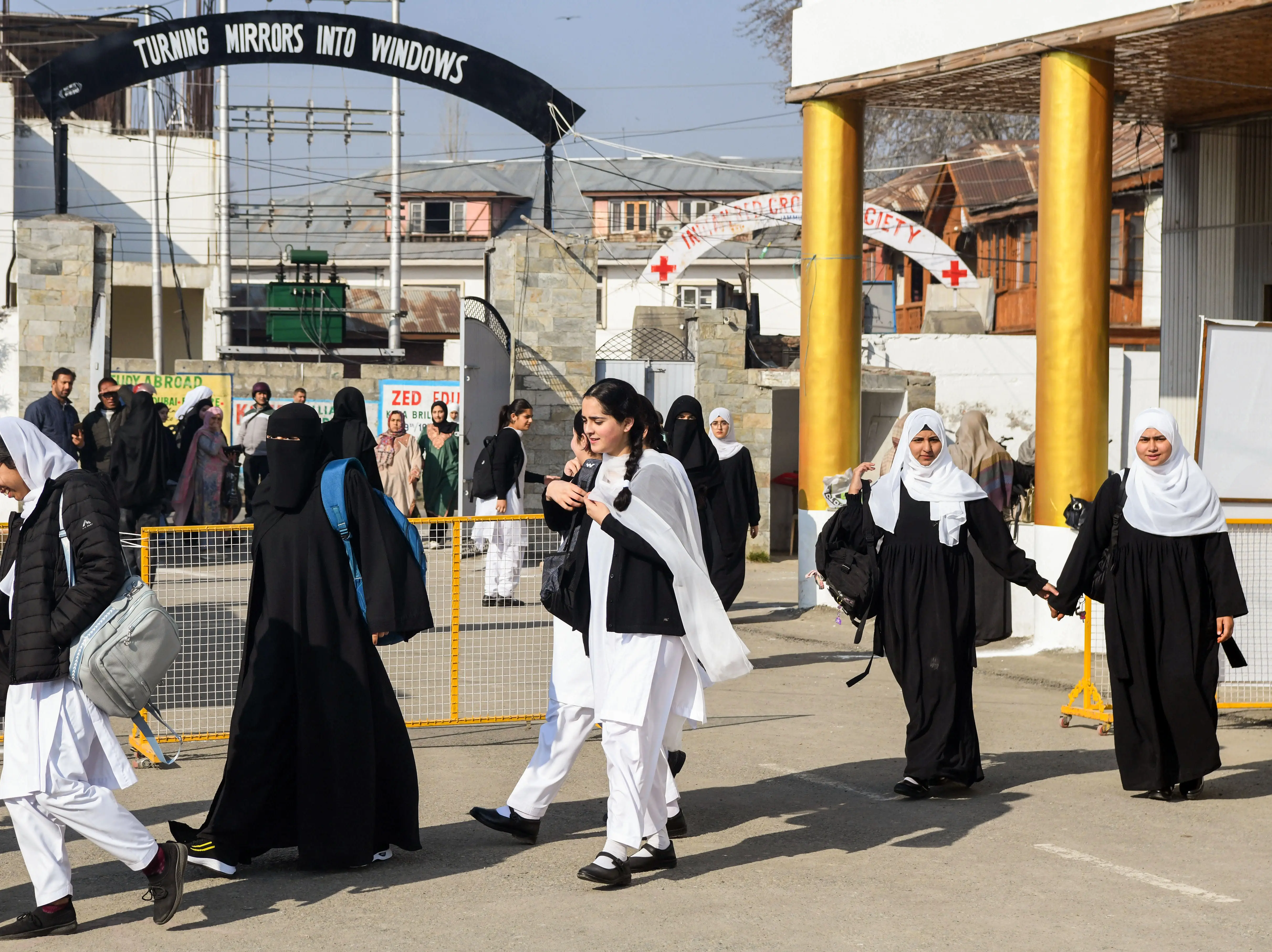 Unprecedented february warmth: Srinagar breaks all-time record at 21°C Unprecedented february warmth: Srinagar breaks all-time record at 21°C