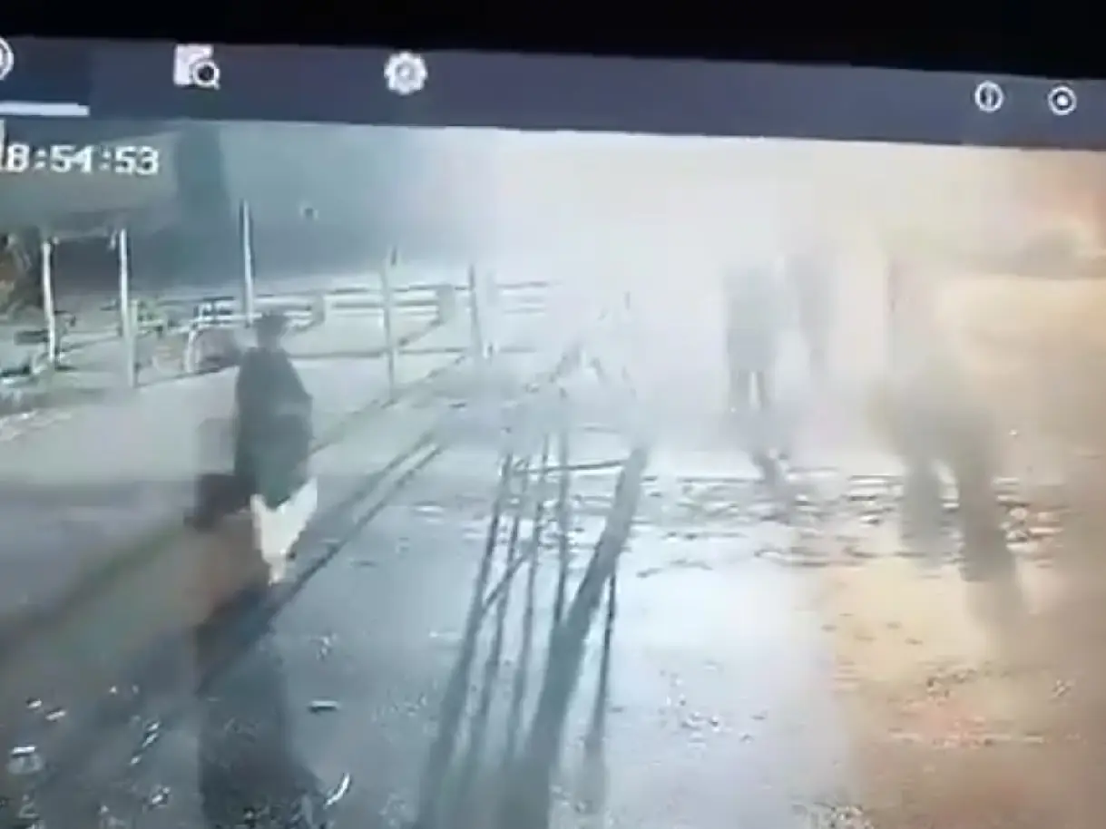 Suicide bomber blows himself up near Pakistan checkpost; 4 cops dead | Video Suicide bomber blows himself up near Pakistan checkpost; 4 cops dead | Video