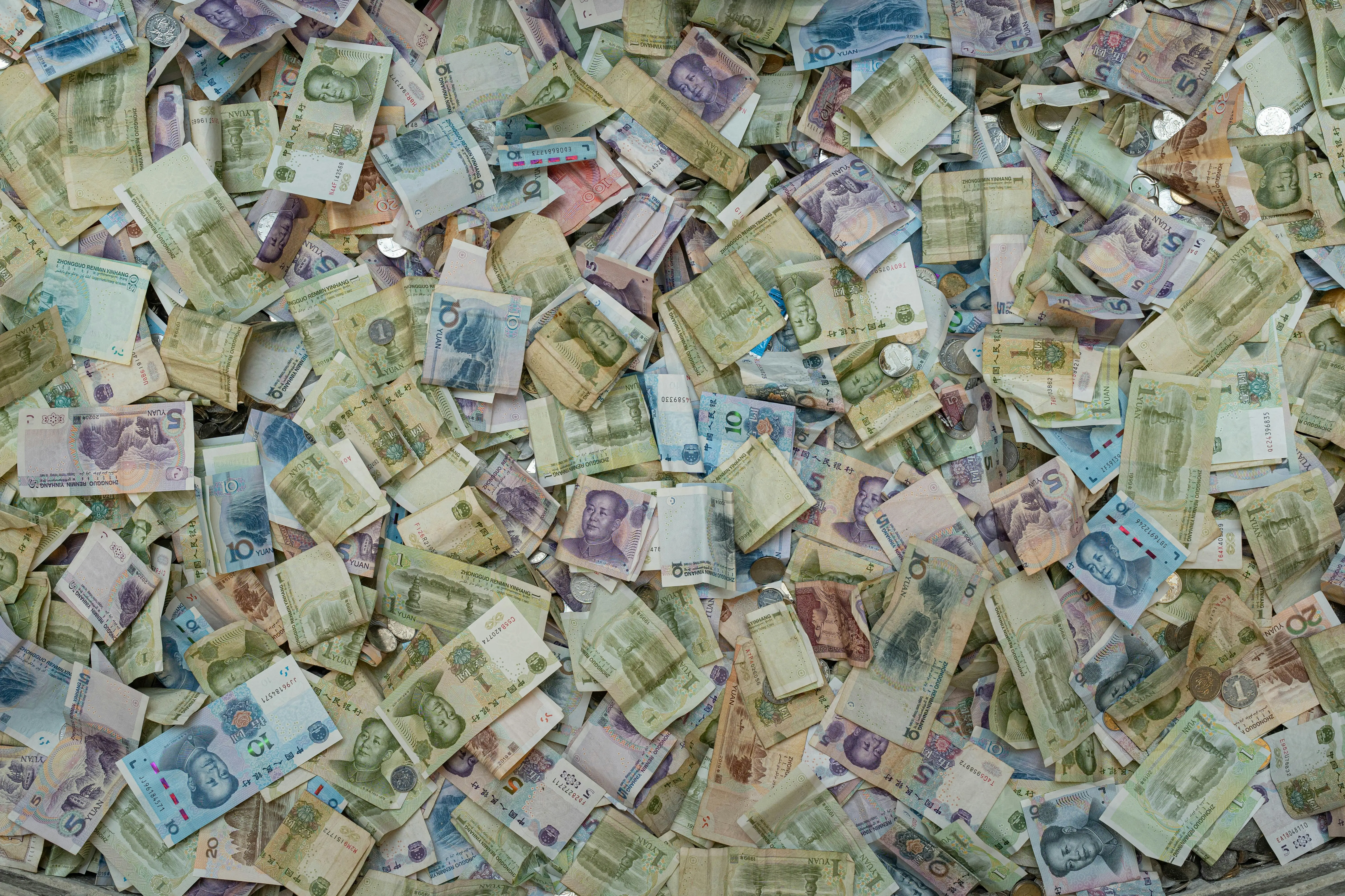 Chinese boss gives away Rs 240 crore in bonuses, lays cash on long tables at gala