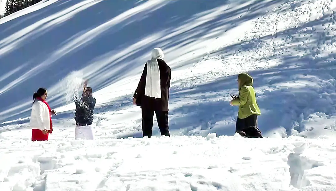 Kashmir tourism bounces back: Visitor numbers in 2026 set to shatter records after 2025 setback