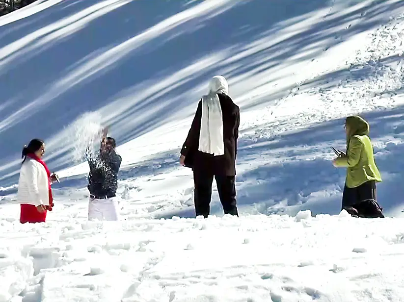 Kashmir tourism bounces back: Visitor numbers in 2026 set to shatter records after 2025 setback Kashmir tourism bounces back: Visitor numbers in 2026 set to shatter records after 2025 setback