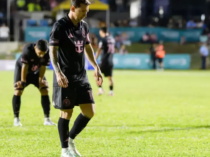 WATCH | Lionel Messi knocked down as fans invade pitch during Inter Miami’s friendly WATCH | Lionel Messi knocked down as fans invade pitch during Inter Miami’s friendly