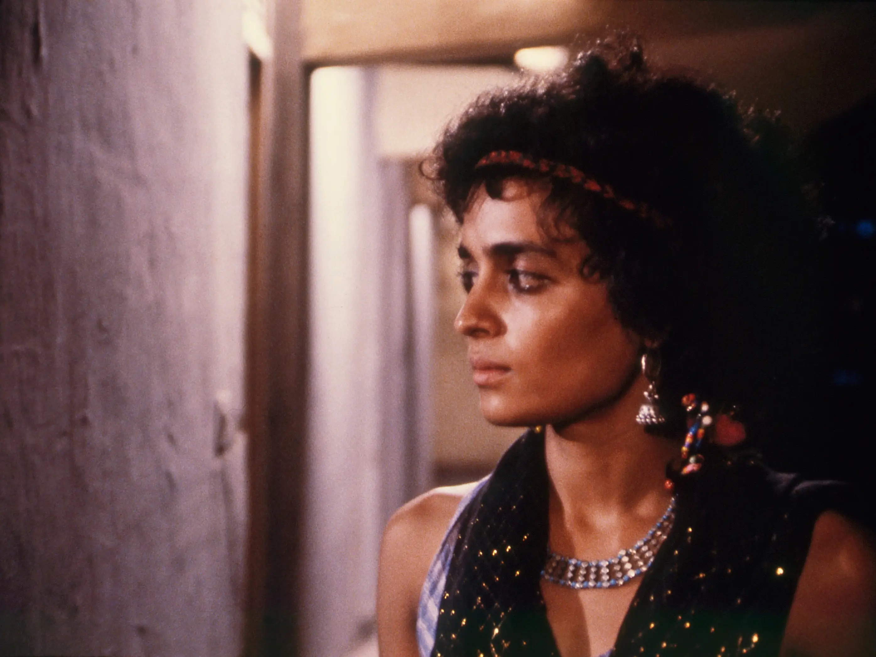 Arundhati Roy’s cult film In Which Annie Gives It Those Ones to re-release after 37 years Arundhati Roy’s cult film In Which Annie Gives It Those Ones to re-release after 37 years