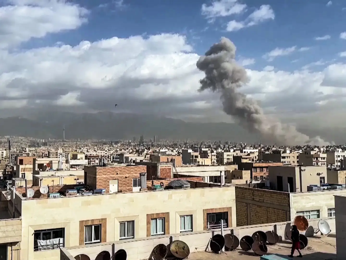 Leave Tehran: Iran sends text alerts urging residents to evacuate amid US–Israel strikes Leave Tehran: Iran sends text alerts urging residents to evacuate amid US–Israel strikes