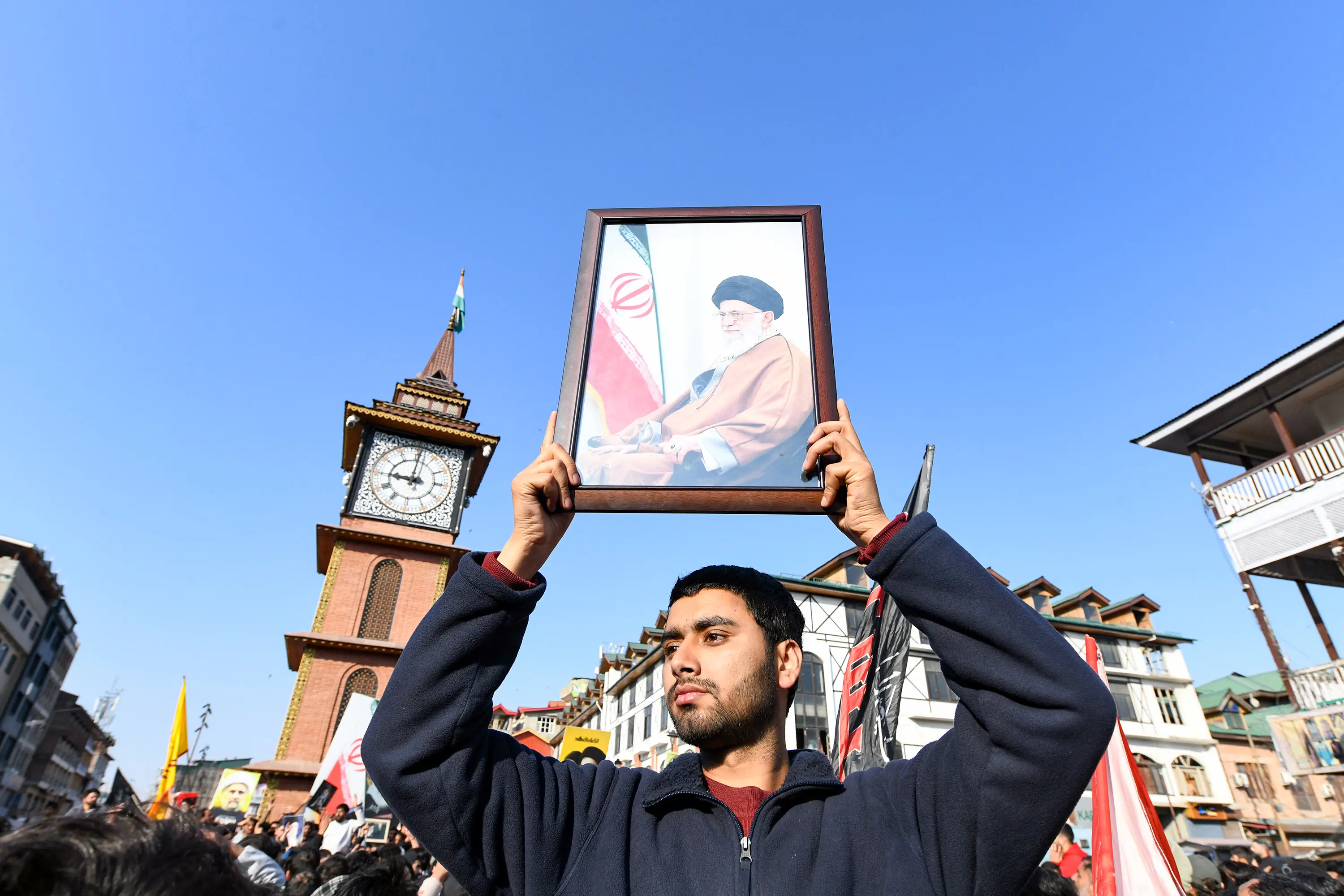 Slogans raised in favour of Khamenei