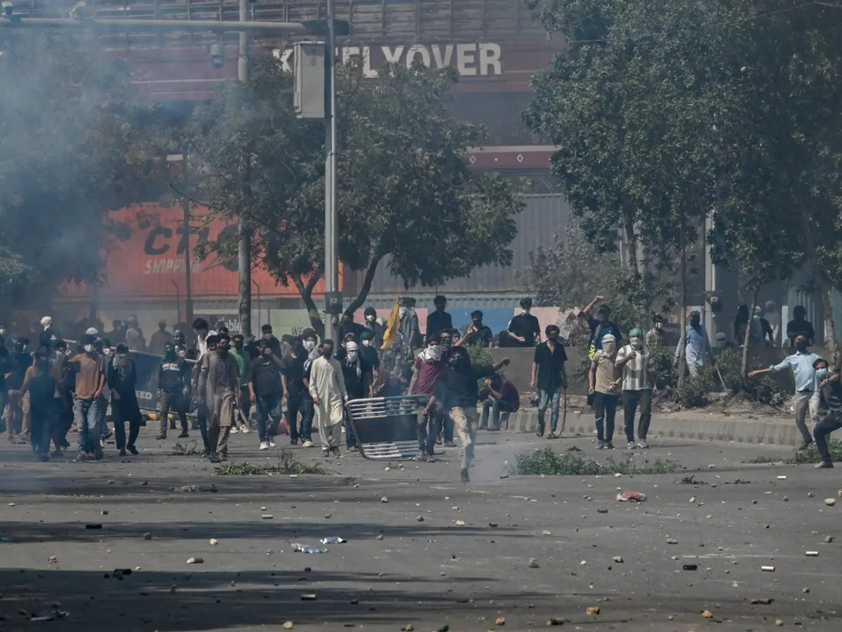 US-Marines eröffnen Feuer auf Demonstranten, die nach der Ermordung von ...